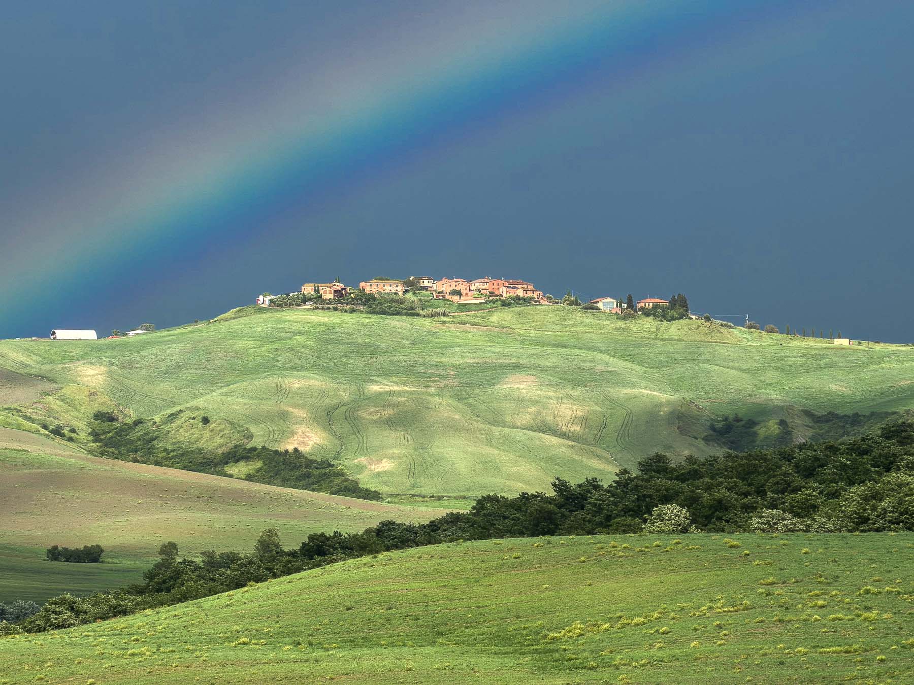 Cappella Vitaleta & Montalcino Fortress Views - Image 6